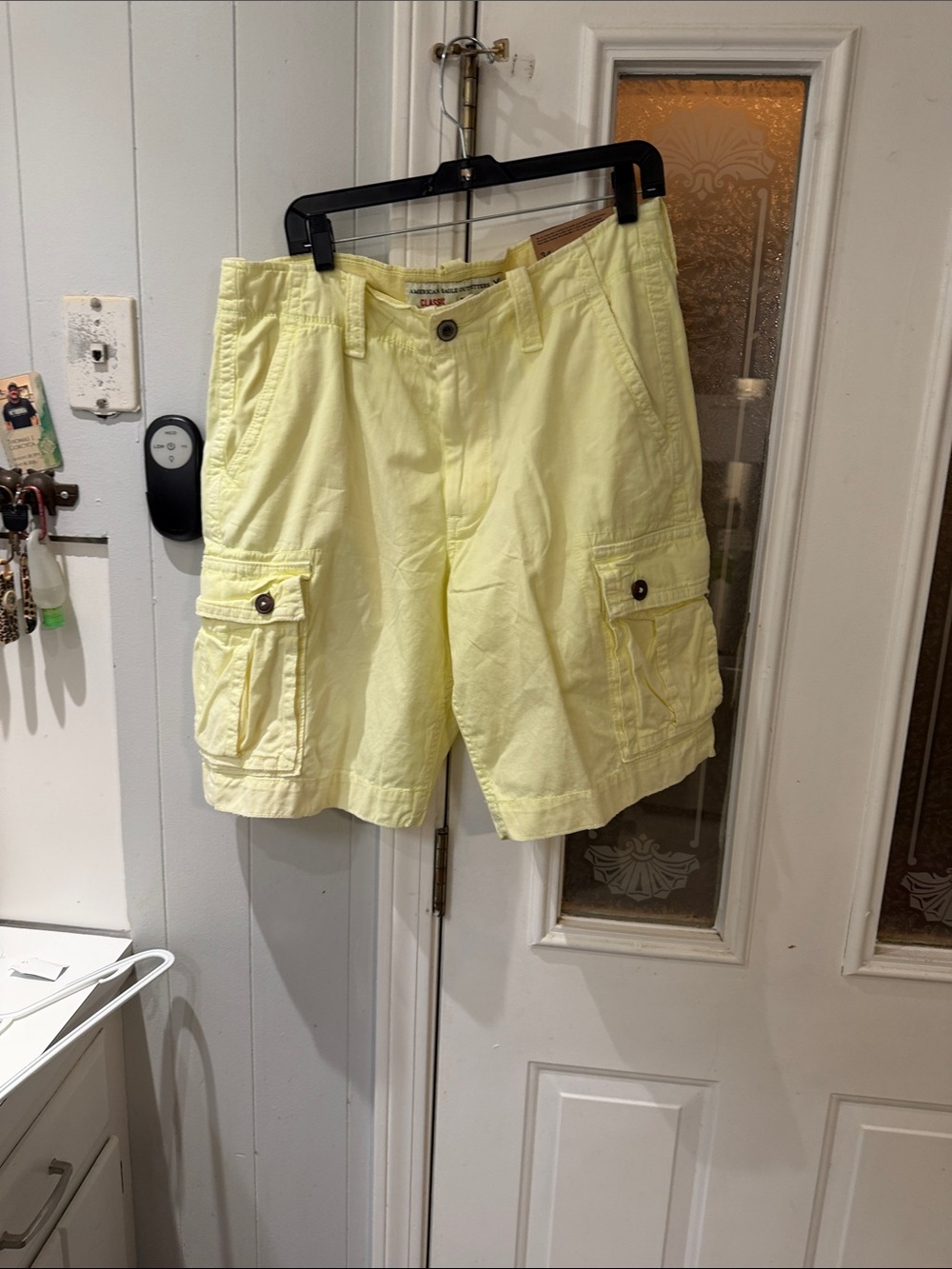 American Eagle Outfitters Men's Light Yellow Cargo Shorts